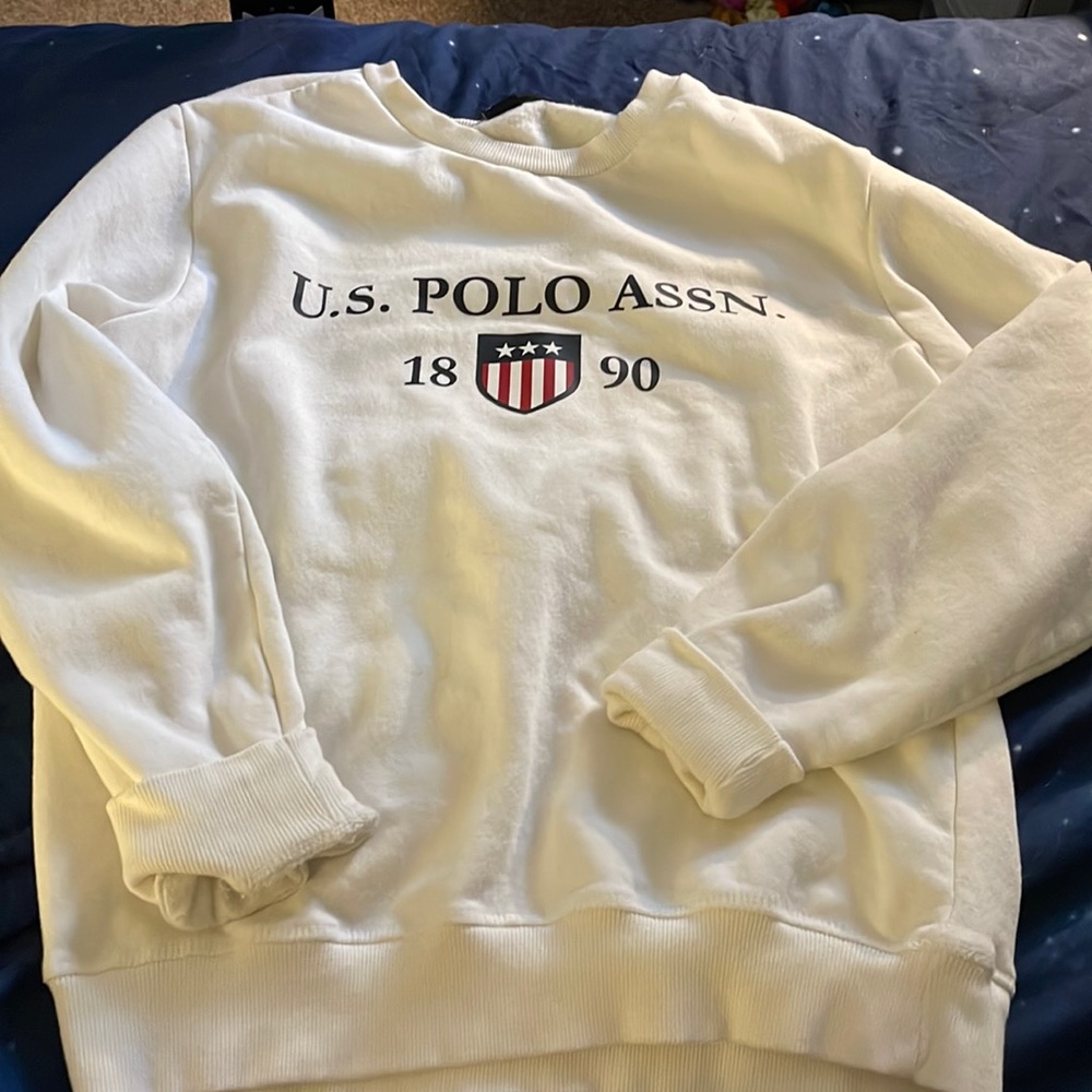 White sweatshirt size M. Good condition. Worn once.